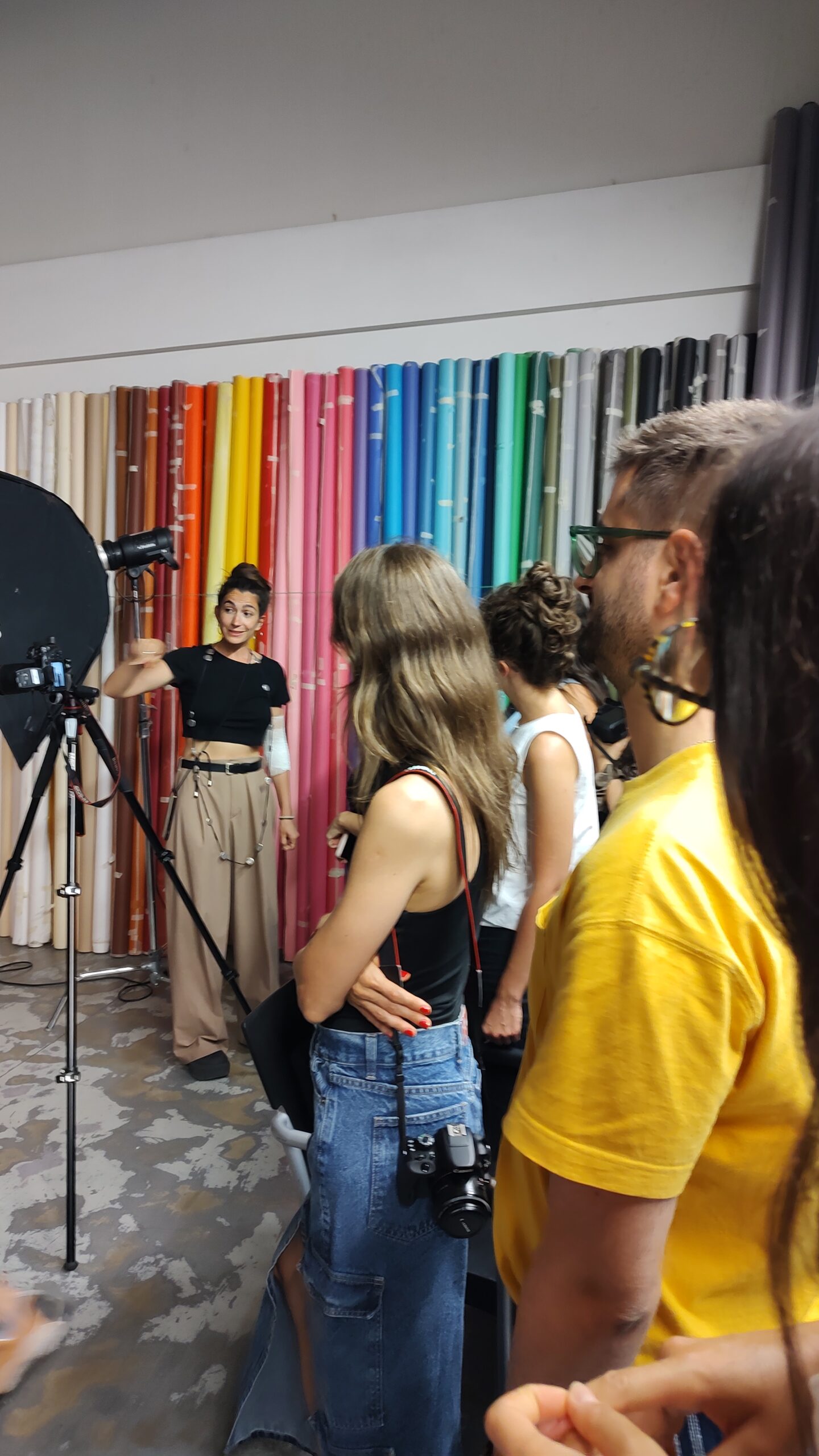 gruppo di persone in un laboratorio di fotografia